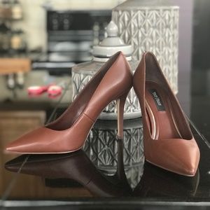 white house black market brown leather pumps heels